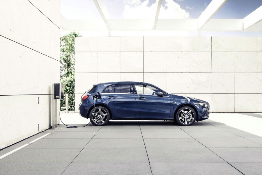  Mercedes-Benz A250 e (W177) 2019 года  (WW) (фото 3 из 33)